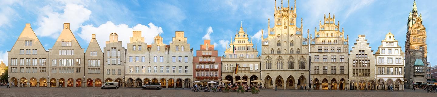 Fassaden der Reihenhäuser am Marktplatz in Münster